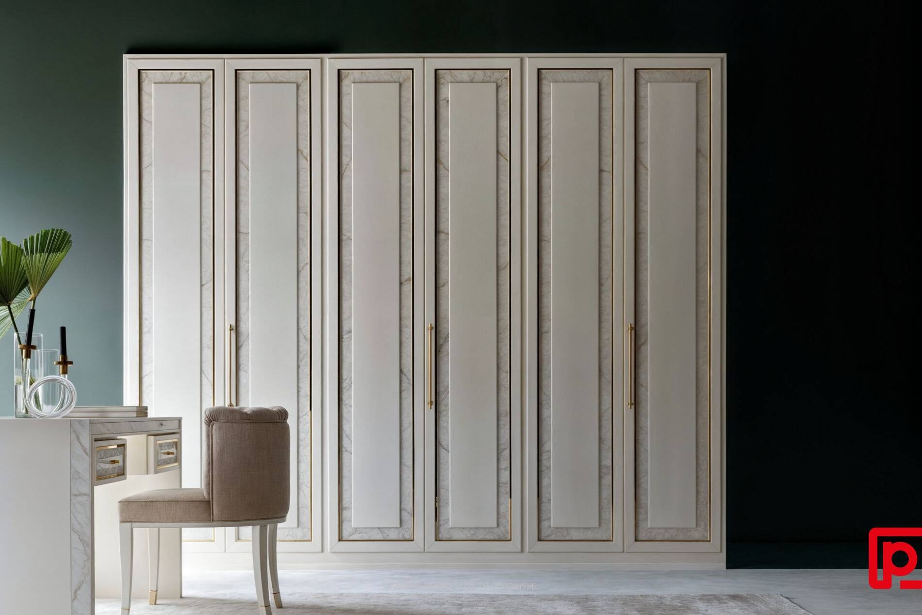 La collezione Ryiadh rappresenta l’eleganza e il lusso, combinando raffinate laccature in finto marmo con particolari dorati. | Pellegatta