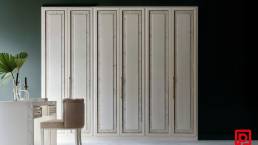 La collezione Ryiadh rappresenta l’eleganza e il lusso, combinando raffinate laccature in finto marmo con particolari dorati. | Pellegatta
