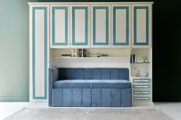 Un comodo divano letto con cassetti, disponibile anche con secondo letto, unisce la praticità con l’eleganza. Non rinunciare agli spazi ma vivili con gusto e cura dei dettagli.